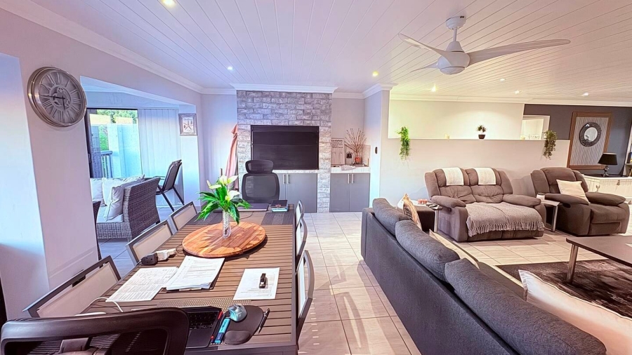 5 Bedroom Property for Sale in Reebok Western Cape